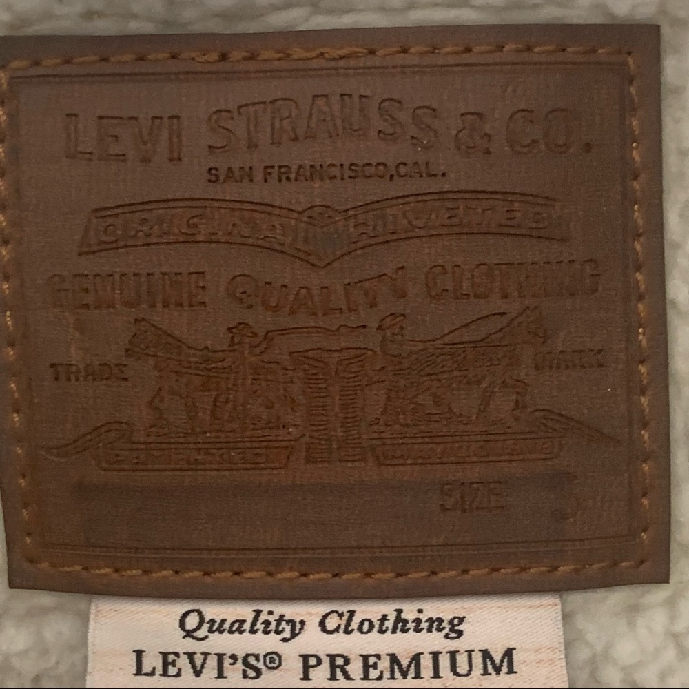 A warm jean jacket for the cooler days come. NWT the size is a small. - Picture 3 of 3